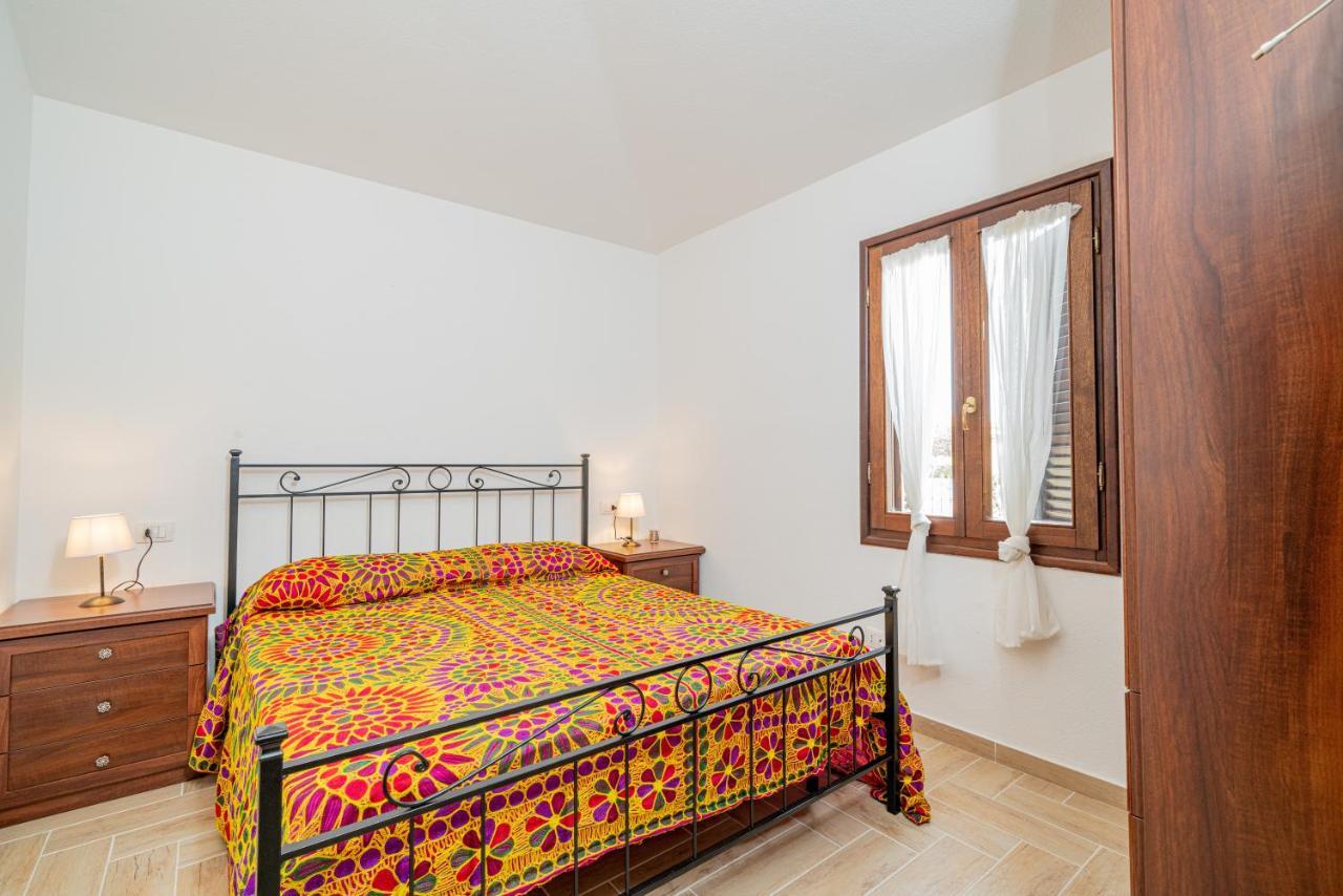 Appartamento Trilocale Le Canne 4 Posti Letto Con Giardino E Posto Auto Privato San Teodoro  Eksteriør bilde