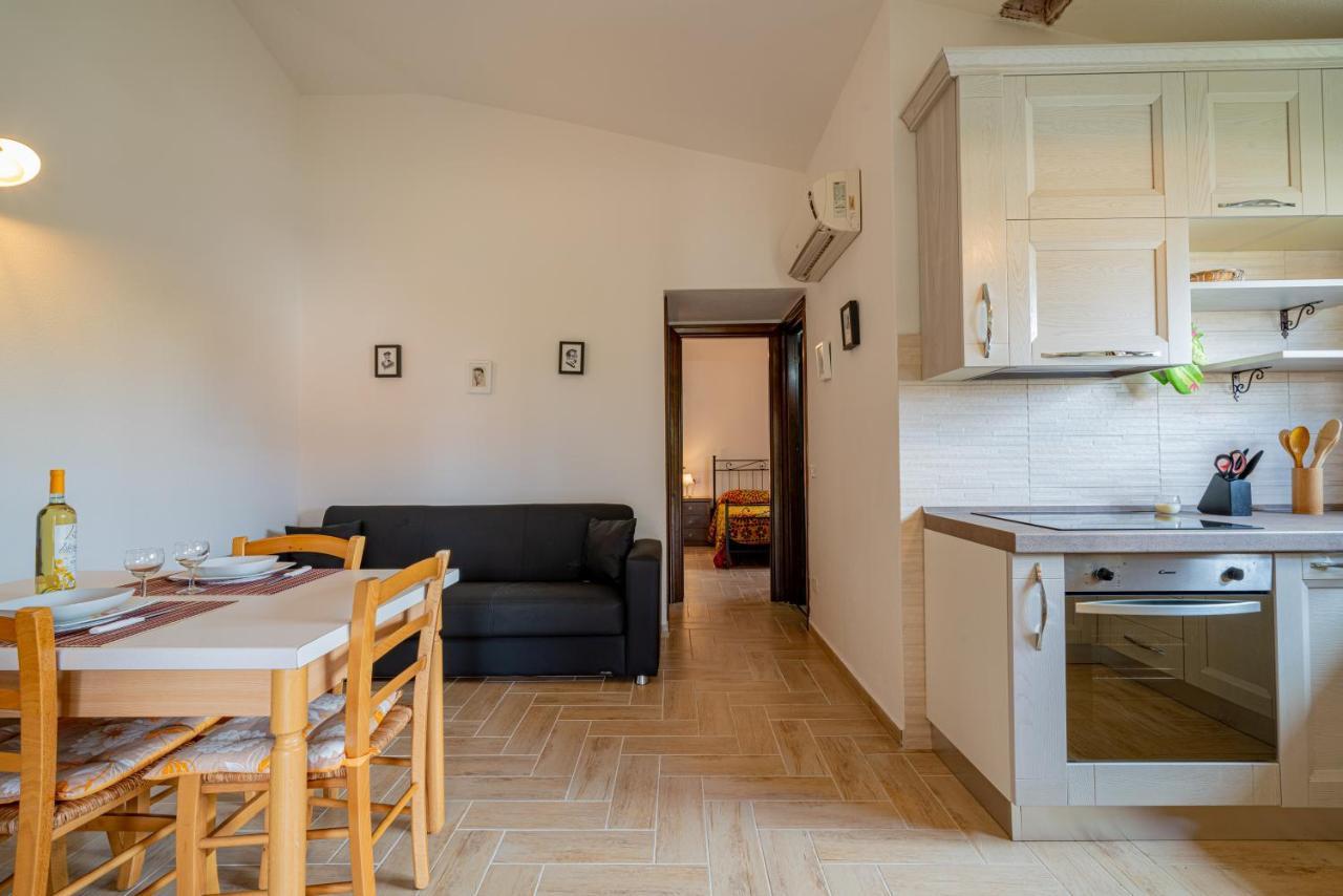 Appartamento Trilocale Le Canne 4 Posti Letto Con Giardino E Posto Auto Privato San Teodoro  Eksteriør bilde