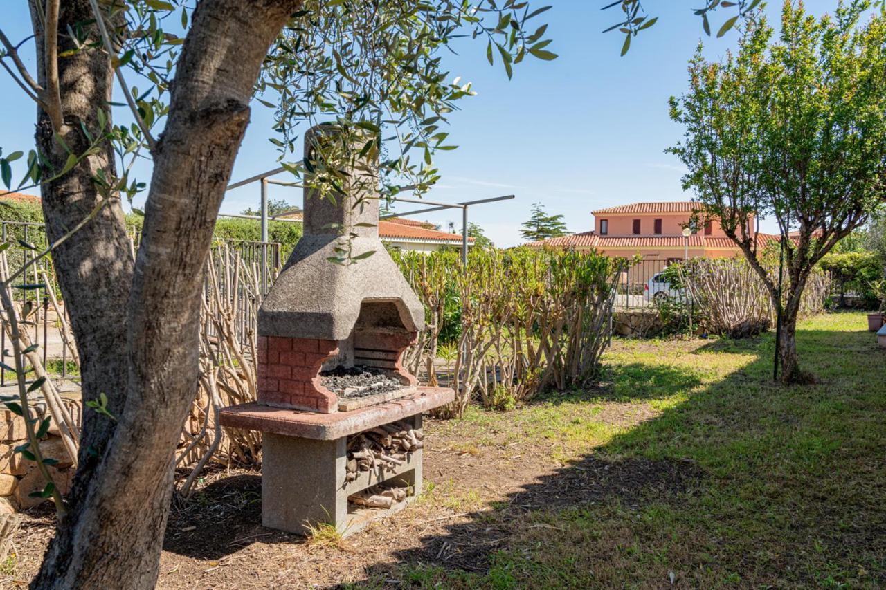 Appartamento Trilocale Le Canne 4 Posti Letto Con Giardino E Posto Auto Privato San Teodoro  Eksteriør bilde