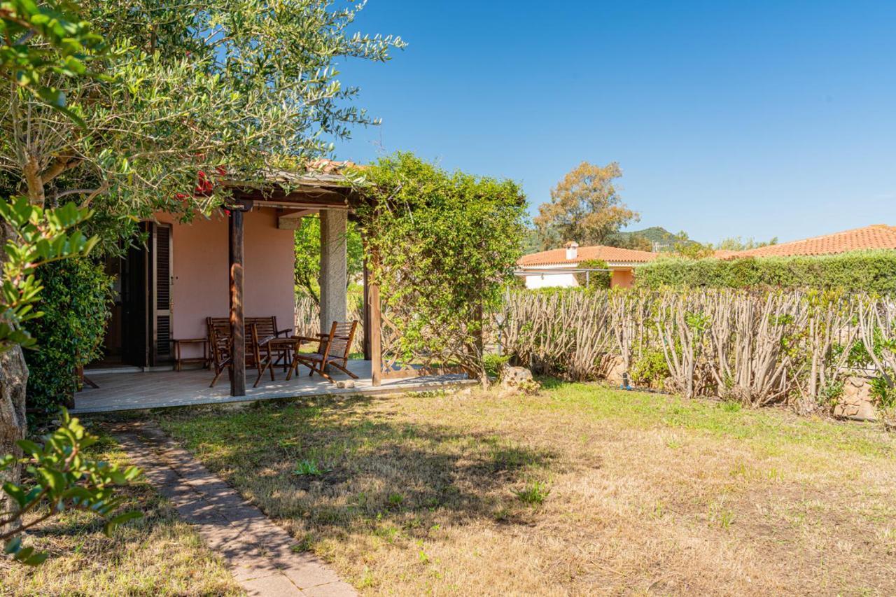 Appartamento Trilocale Le Canne 4 Posti Letto Con Giardino E Posto Auto Privato San Teodoro  Eksteriør bilde